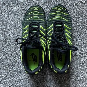 Nike men AirMax plus running shoes black and green size 8